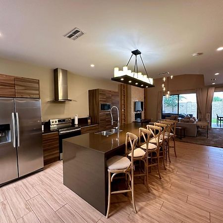 Luxury Home In Orlando With Private Hot Tub - 7 Min From Disney Parks - 3 Bedrooms And 4 Bathrooms! Exterior photo