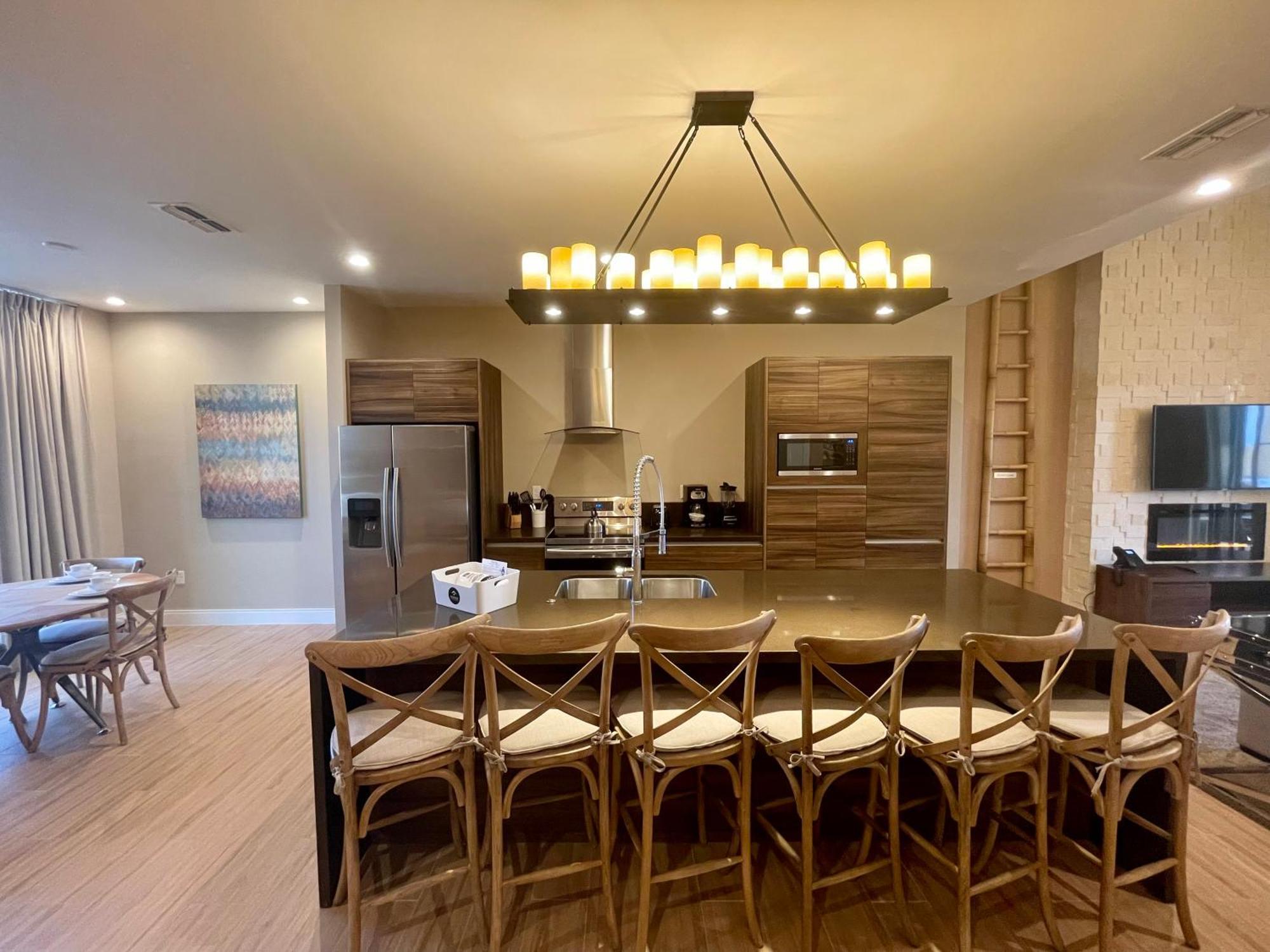 Luxury Home In Orlando With Private Hot Tub - 7 Min From Disney Parks - 3 Bedrooms And 4 Bathrooms! Exterior photo