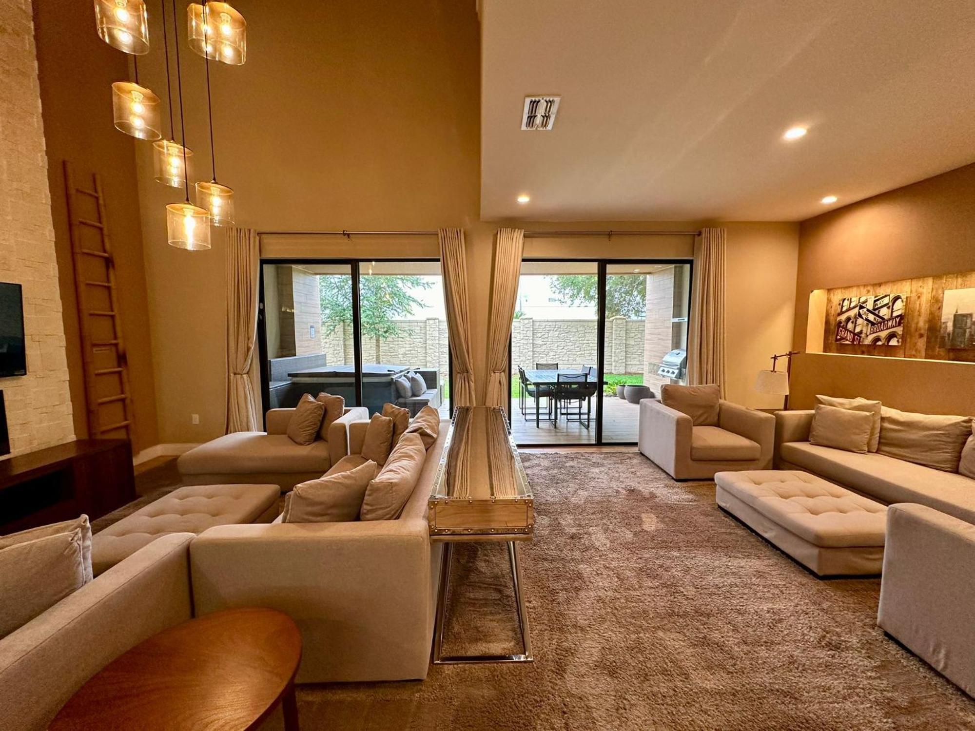 Luxury Home In Orlando With Private Hot Tub - 7 Min From Disney Parks - 3 Bedrooms And 4 Bathrooms! Exterior photo