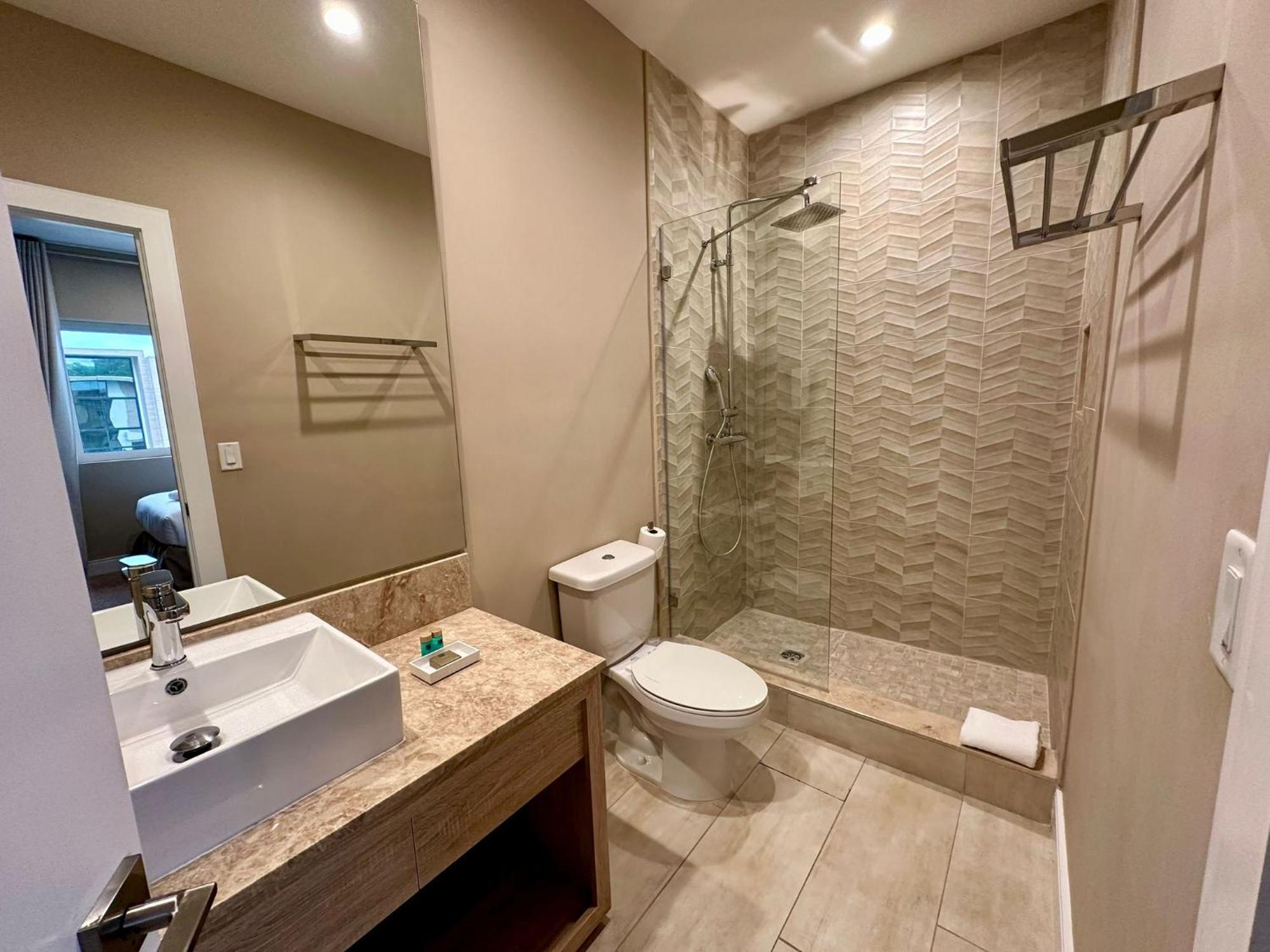 Luxury Home In Orlando With Private Hot Tub - 7 Min From Disney Parks - 3 Bedrooms And 4 Bathrooms! Exterior photo